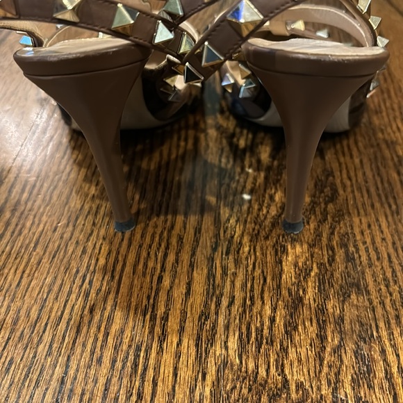 Valentino Garavani Rockstud Heels - Picture 3 of 4